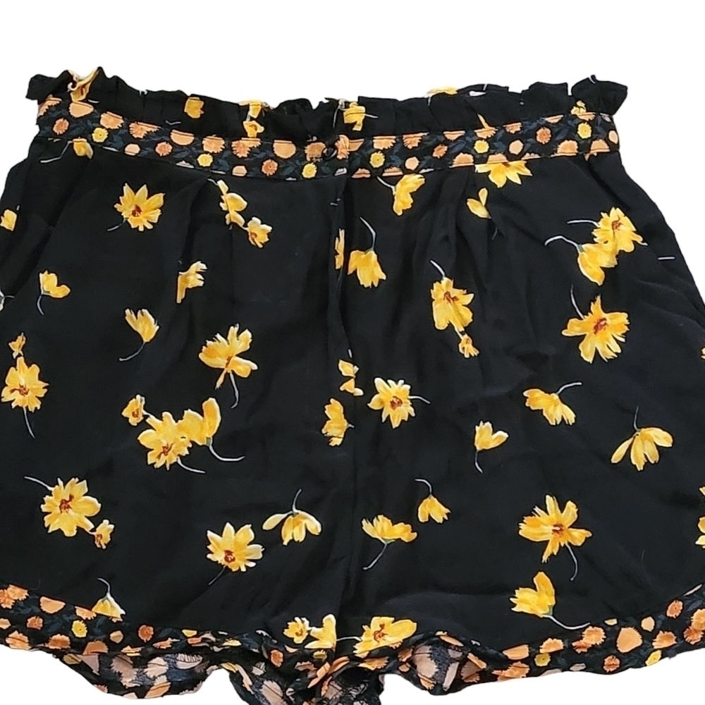 TopShop Black Floral Daisy Print Shorts Size 6 - Picture 3 of 7